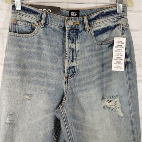 E BDG Women's Light Wash Distressed Ripped Slim Straight Blue Denim Jeans NWT 28 - Picture 3 of 10